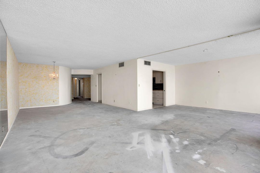 Active With Contract: $1,100,000 (2 beds, 2 baths, 2170 Square Feet)