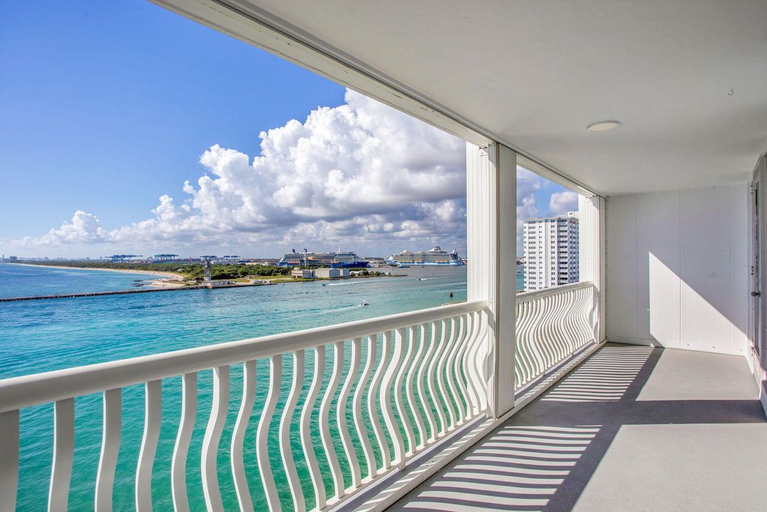 Active With Contract: $1,100,000 (2 beds, 2 baths, 2170 Square Feet)