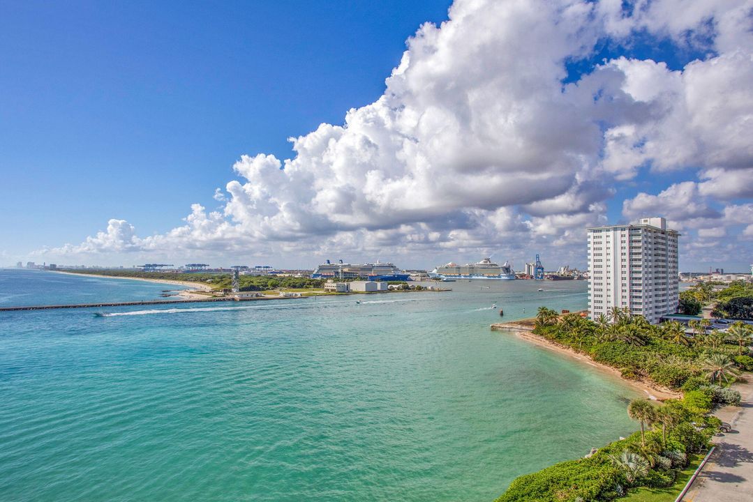 Active With Contract: $1,100,000 (2 beds, 2 baths, 2170 Square Feet)