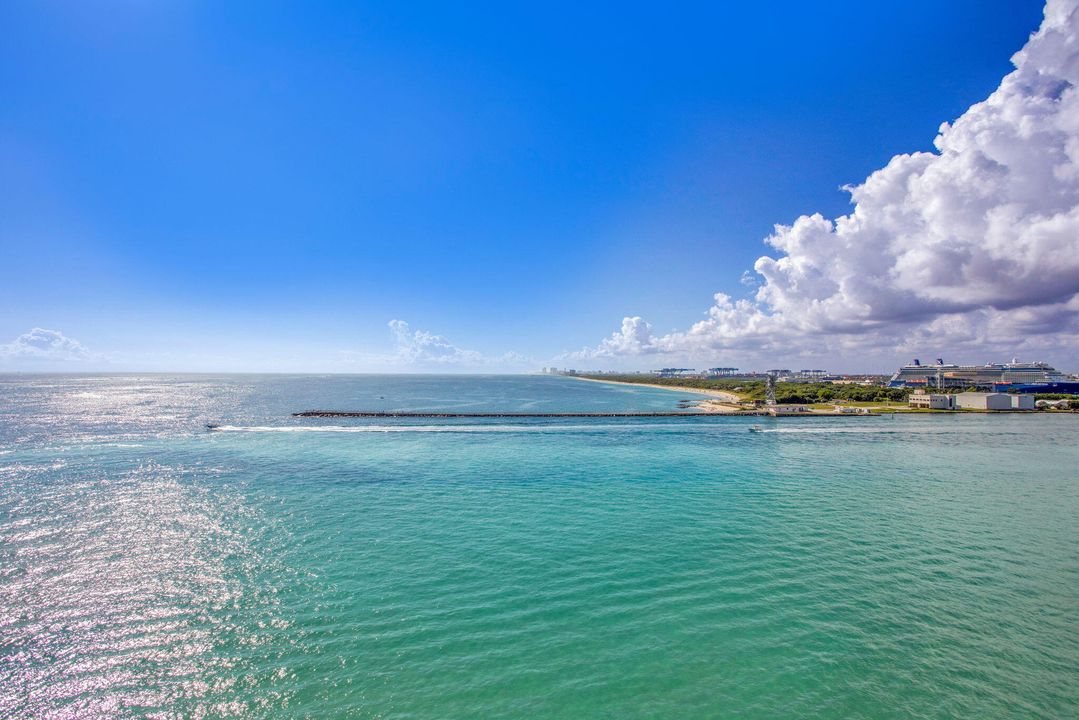 Active With Contract: $1,100,000 (2 beds, 2 baths, 2170 Square Feet)