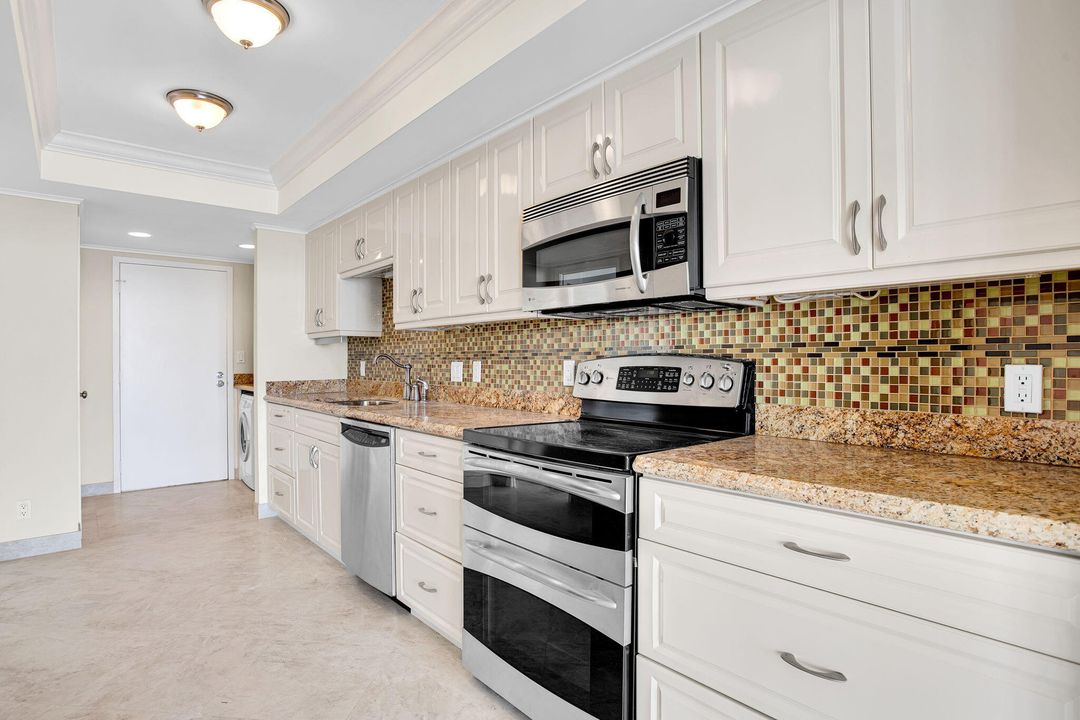 Active With Contract: $1,100,000 (2 beds, 2 baths, 2170 Square Feet)