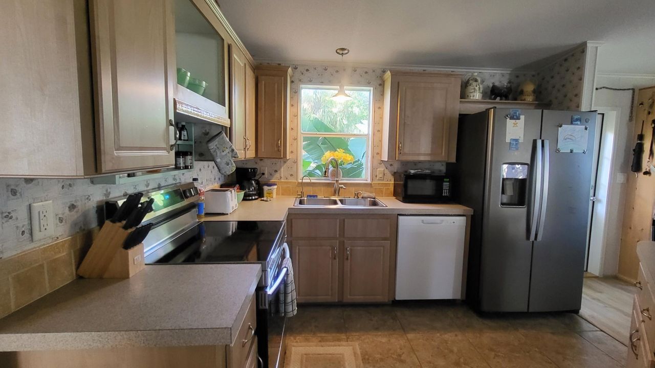 For Sale: $274,500 (2 beds, 2 baths, 1080 Square Feet)