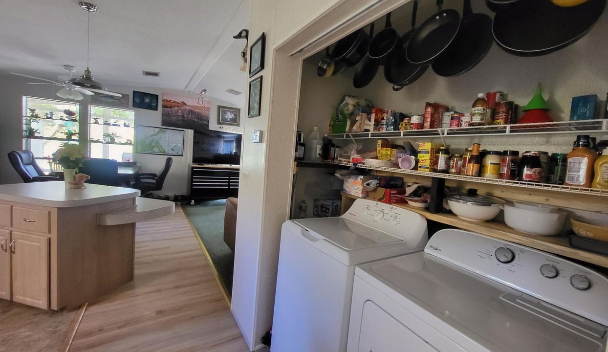 For Sale: $274,500 (2 beds, 2 baths, 1080 Square Feet)