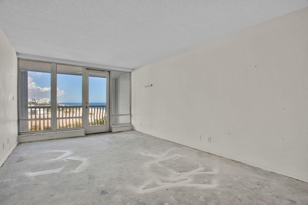 Active With Contract: $1,100,000 (2 beds, 2 baths, 2170 Square Feet)