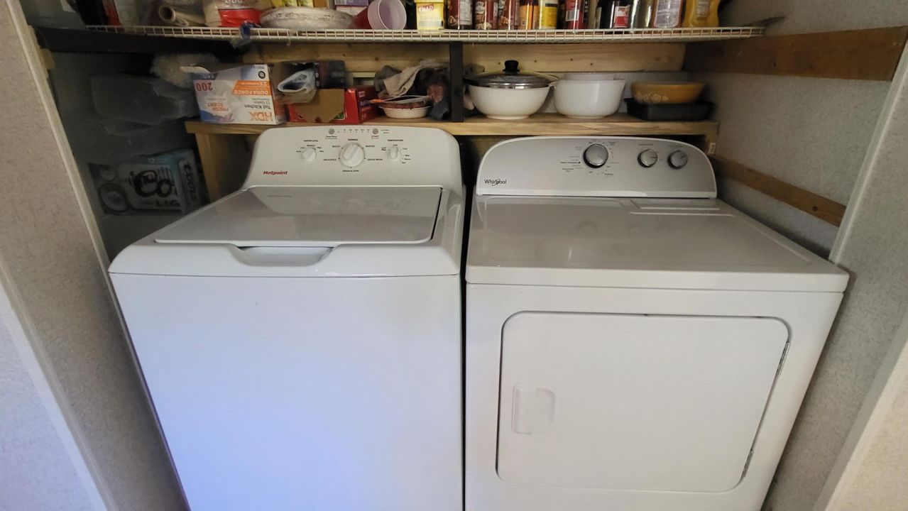 For Sale: $274,500 (2 beds, 2 baths, 1080 Square Feet)