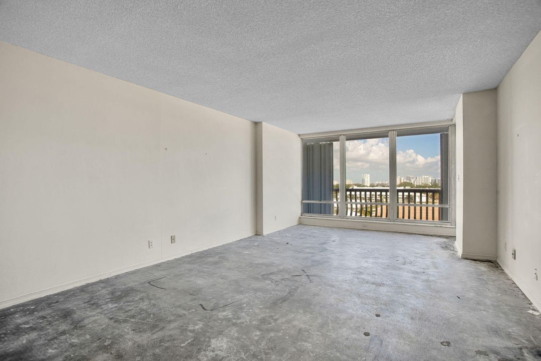 Active With Contract: $1,100,000 (2 beds, 2 baths, 2170 Square Feet)