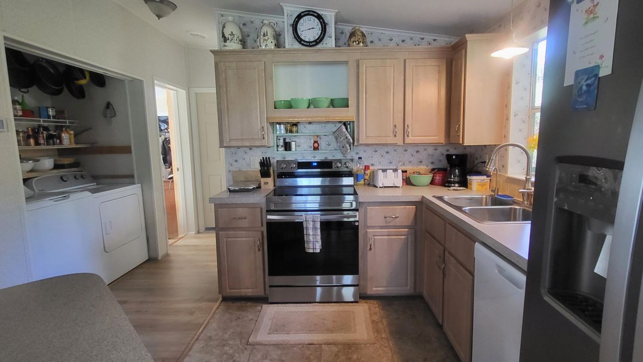 For Sale: $274,500 (2 beds, 2 baths, 1080 Square Feet)
