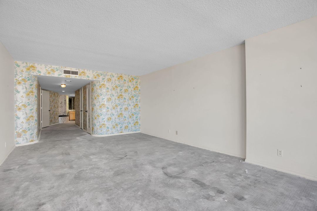 Active With Contract: $1,100,000 (2 beds, 2 baths, 2170 Square Feet)