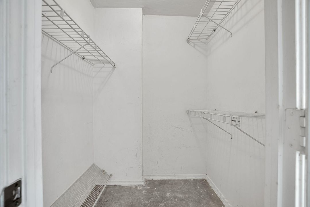 Active With Contract: $1,100,000 (2 beds, 2 baths, 2170 Square Feet)