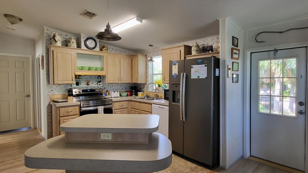 For Sale: $274,500 (2 beds, 2 baths, 1080 Square Feet)