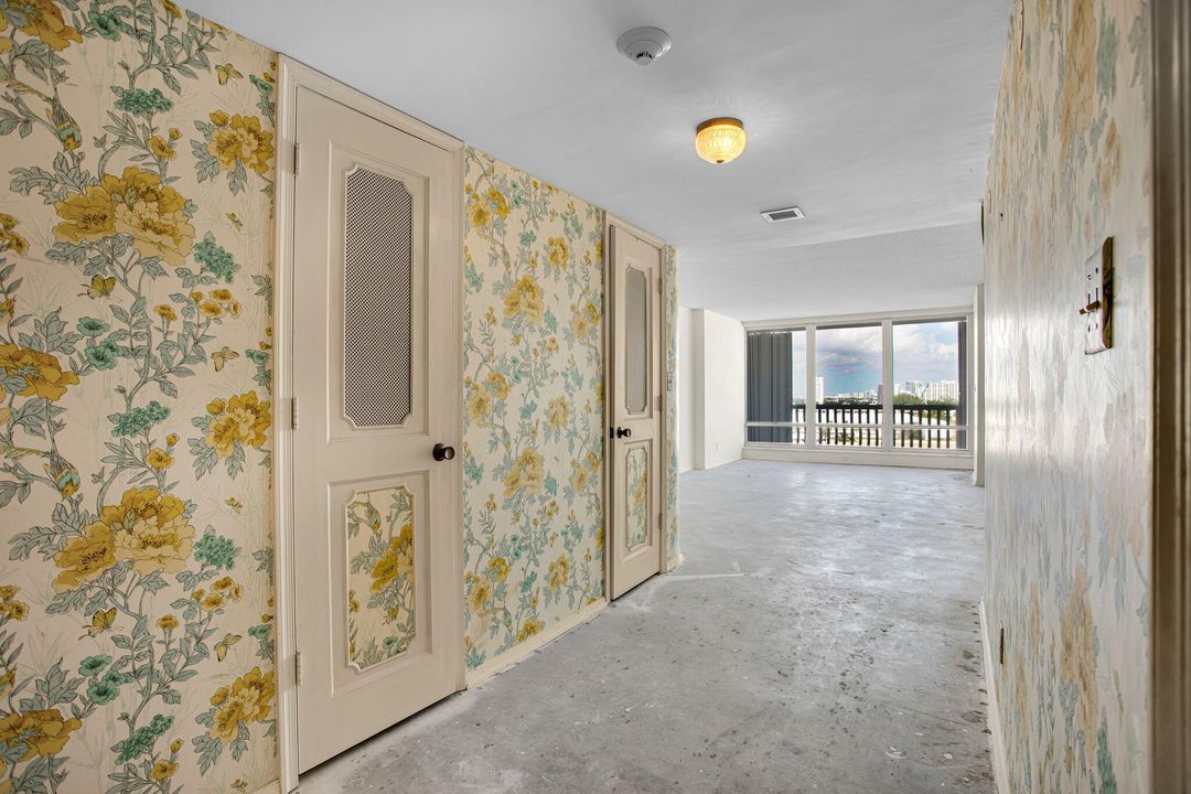 Active With Contract: $1,100,000 (2 beds, 2 baths, 2170 Square Feet)