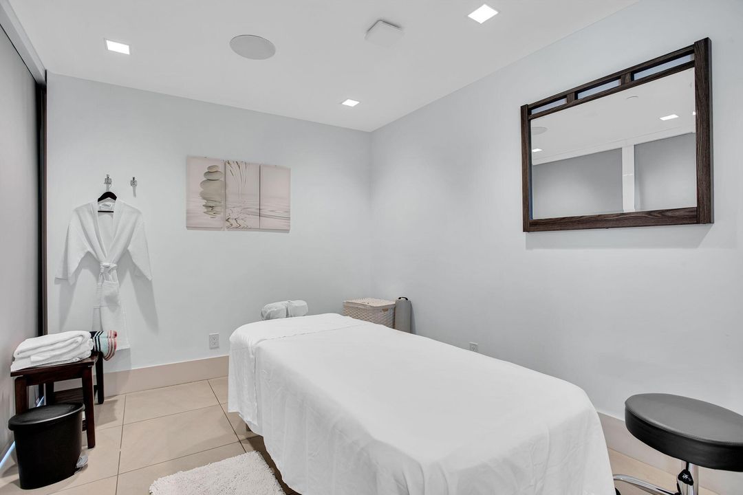 Active With Contract: $1,100,000 (2 beds, 2 baths, 2170 Square Feet)