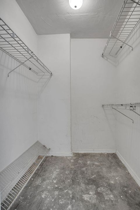 Active With Contract: $1,100,000 (2 beds, 2 baths, 2170 Square Feet)