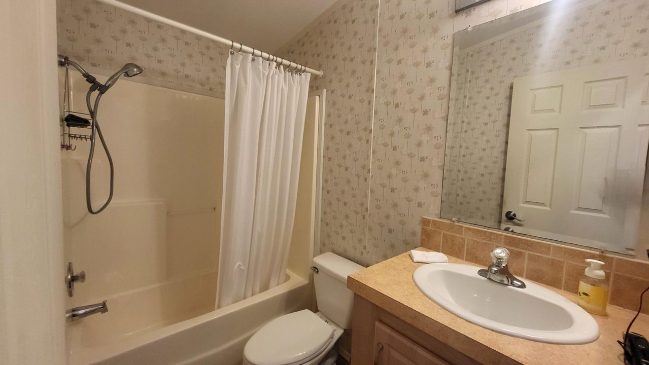 For Sale: $274,500 (2 beds, 2 baths, 1080 Square Feet)