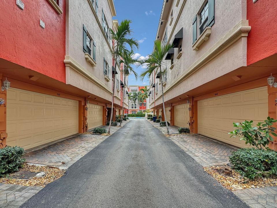 На продажу: $550,000 (3 спален, 3 ванн, 2430 Квадратных фут)