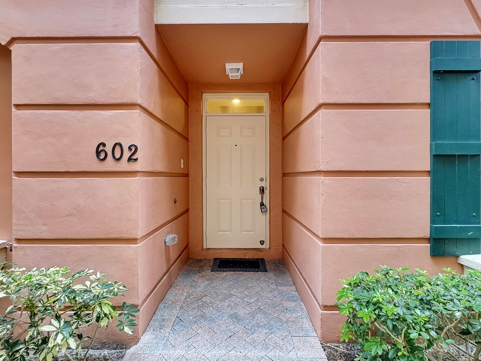 На продажу: $550,000 (3 спален, 3 ванн, 2430 Квадратных фут)