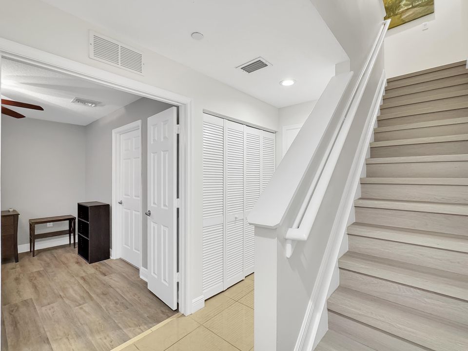 На продажу: $550,000 (3 спален, 3 ванн, 2430 Квадратных фут)