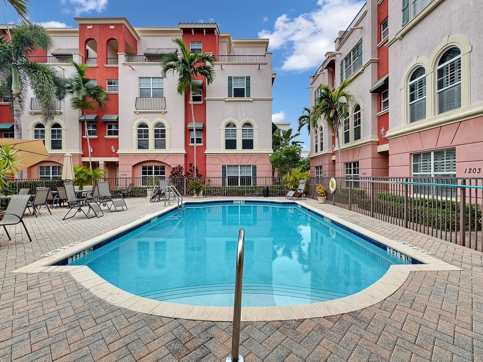 На продажу: $550,000 (3 спален, 3 ванн, 2430 Квадратных фут)