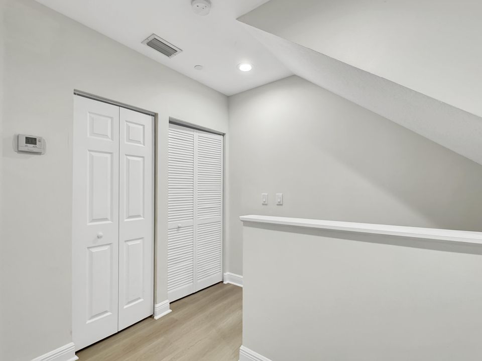 На продажу: $550,000 (3 спален, 3 ванн, 2430 Квадратных фут)