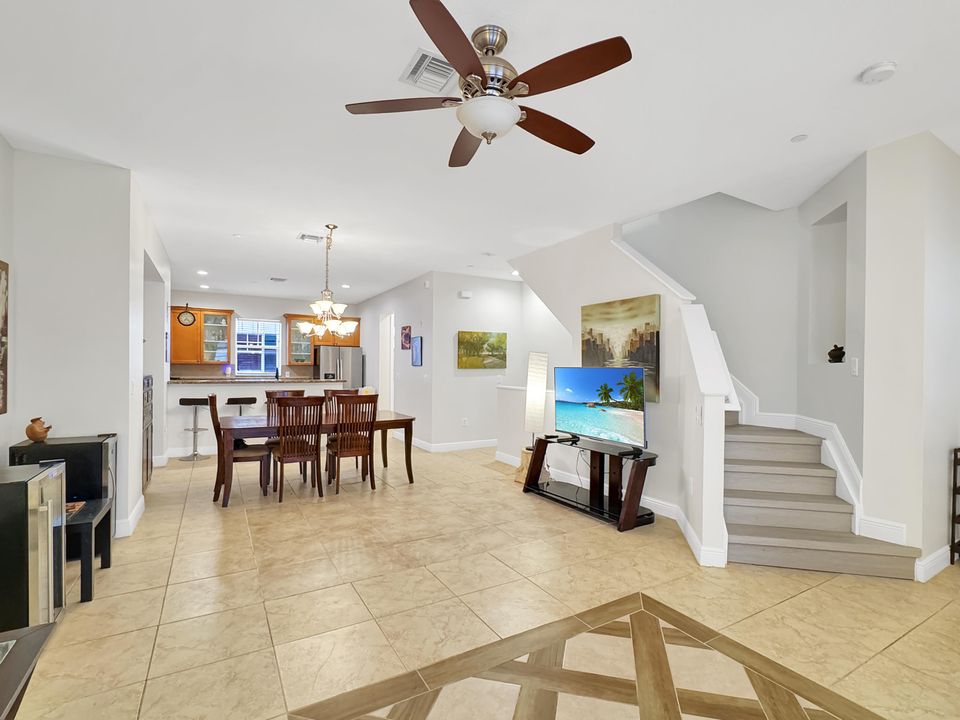 На продажу: $550,000 (3 спален, 3 ванн, 2430 Квадратных фут)