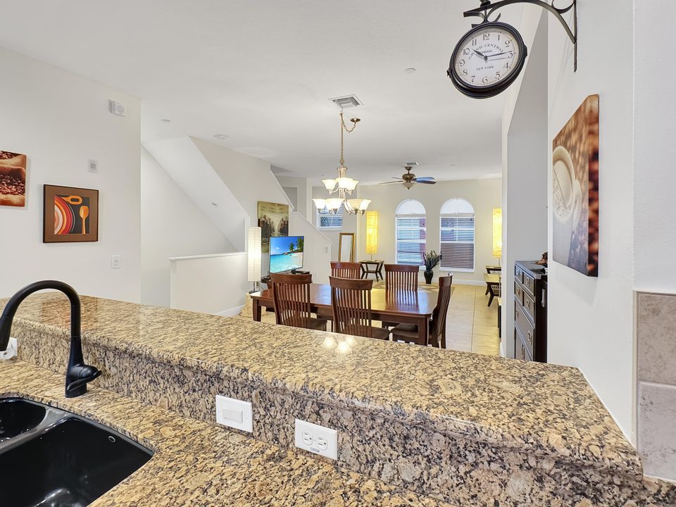 На продажу: $550,000 (3 спален, 3 ванн, 2430 Квадратных фут)