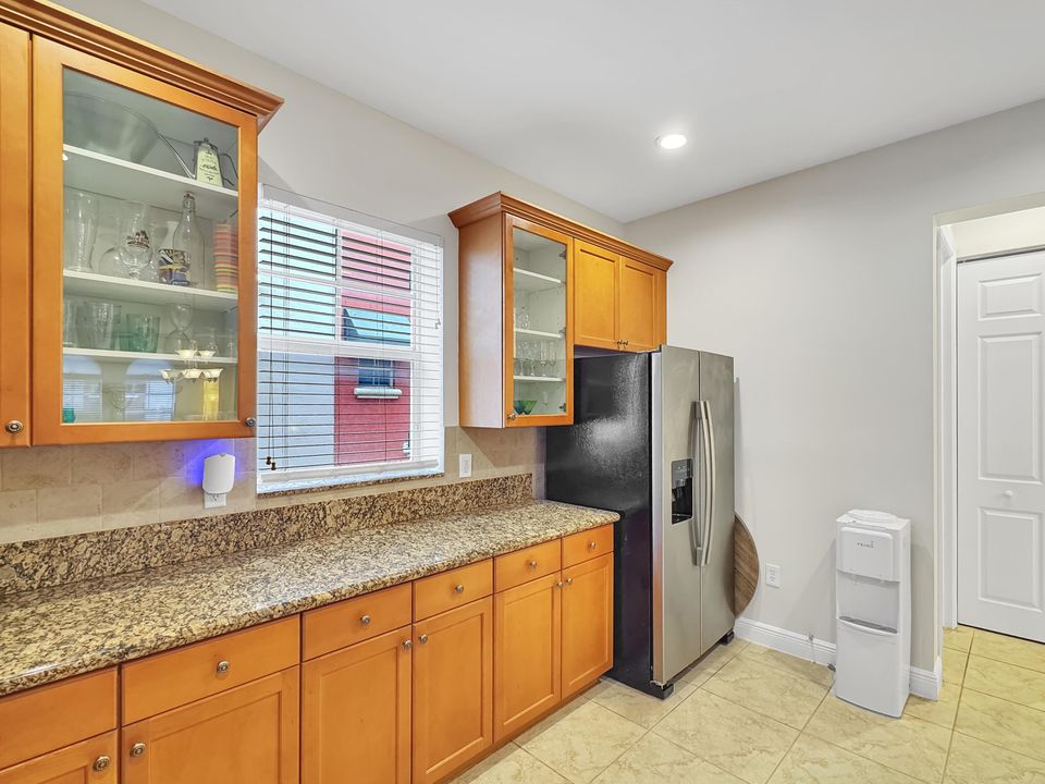 На продажу: $550,000 (3 спален, 3 ванн, 2430 Квадратных фут)