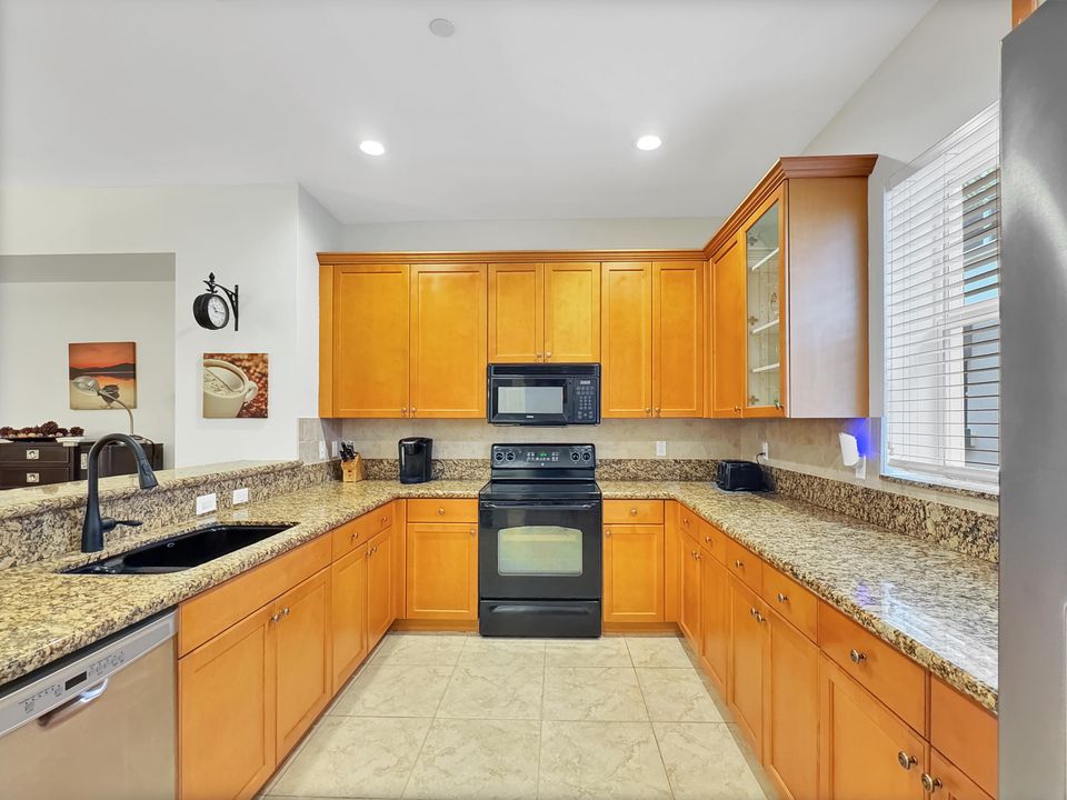 На продажу: $550,000 (3 спален, 3 ванн, 2430 Квадратных фут)