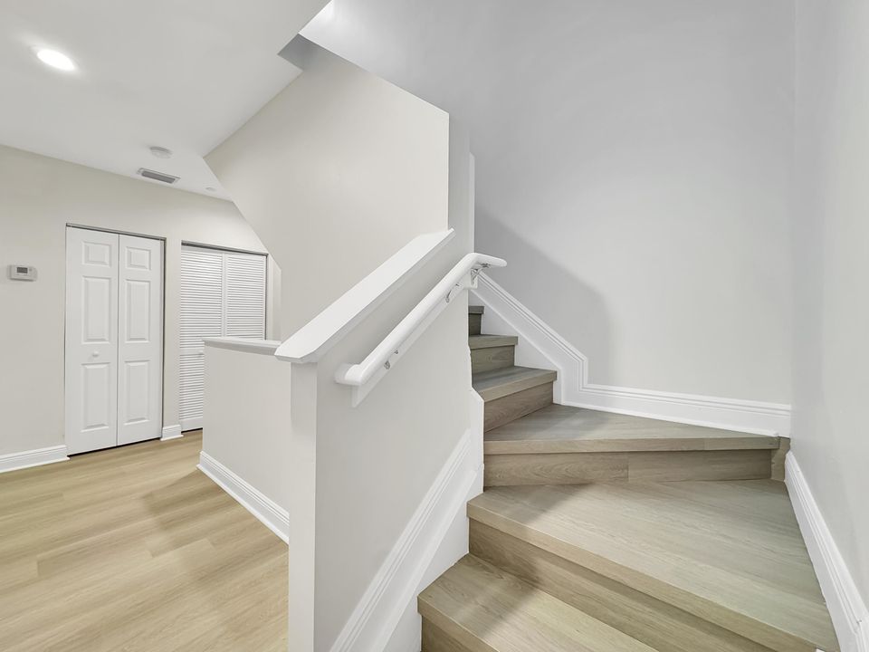 На продажу: $550,000 (3 спален, 3 ванн, 2430 Квадратных фут)