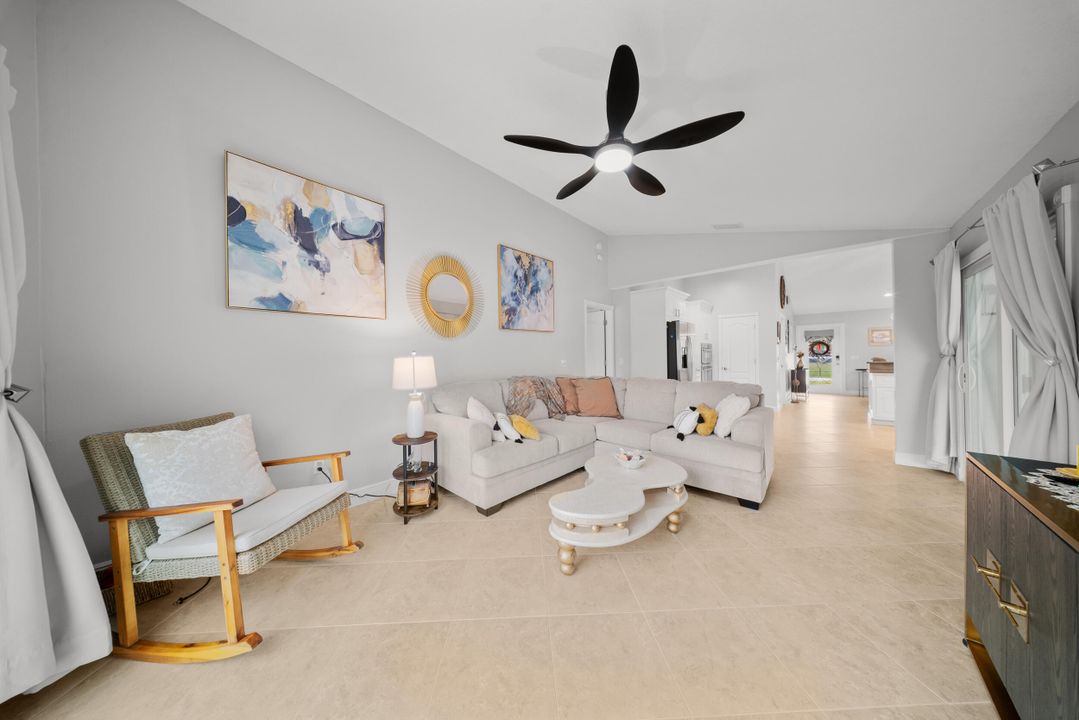 En Venta: $495,900 (3 camas, 2 baños, 1718 Pies cuadrados)