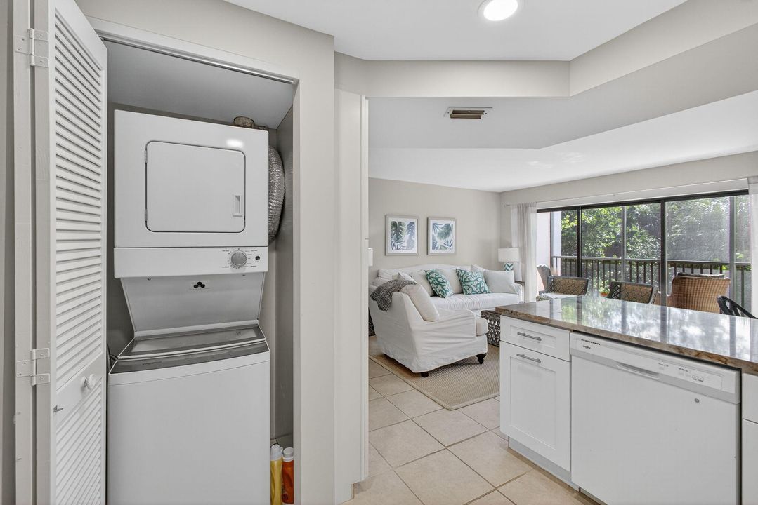 待售: $329,000 (1 贝兹, 1 浴室, 860 平方英尺)