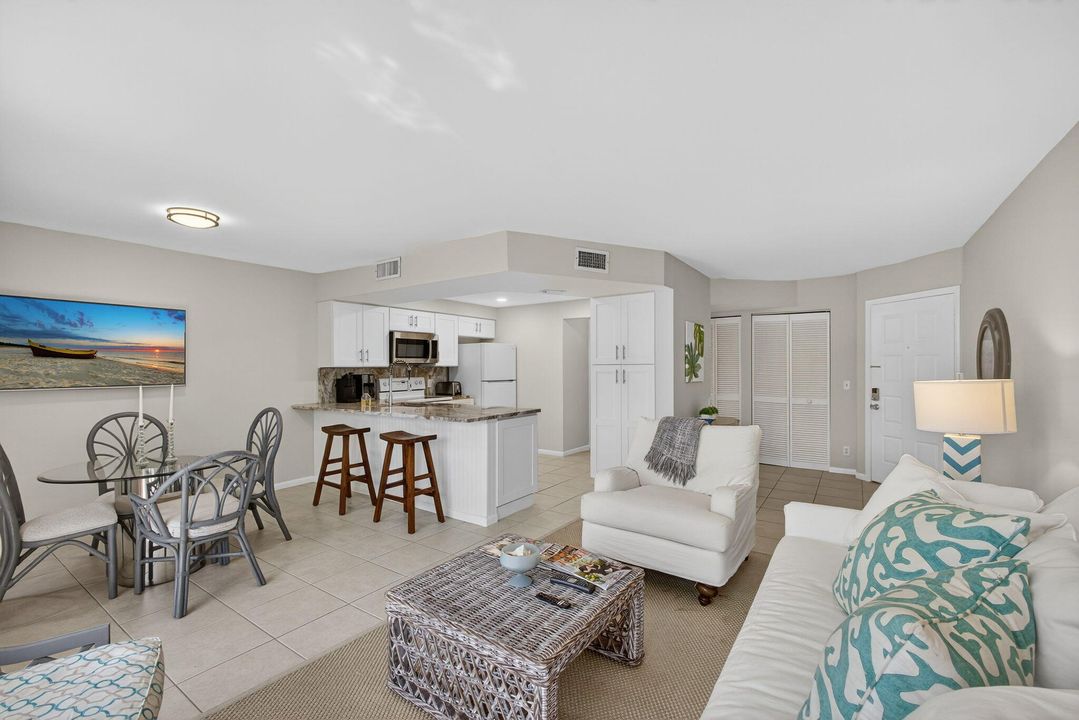 待售: $329,000 (1 贝兹, 1 浴室, 860 平方英尺)