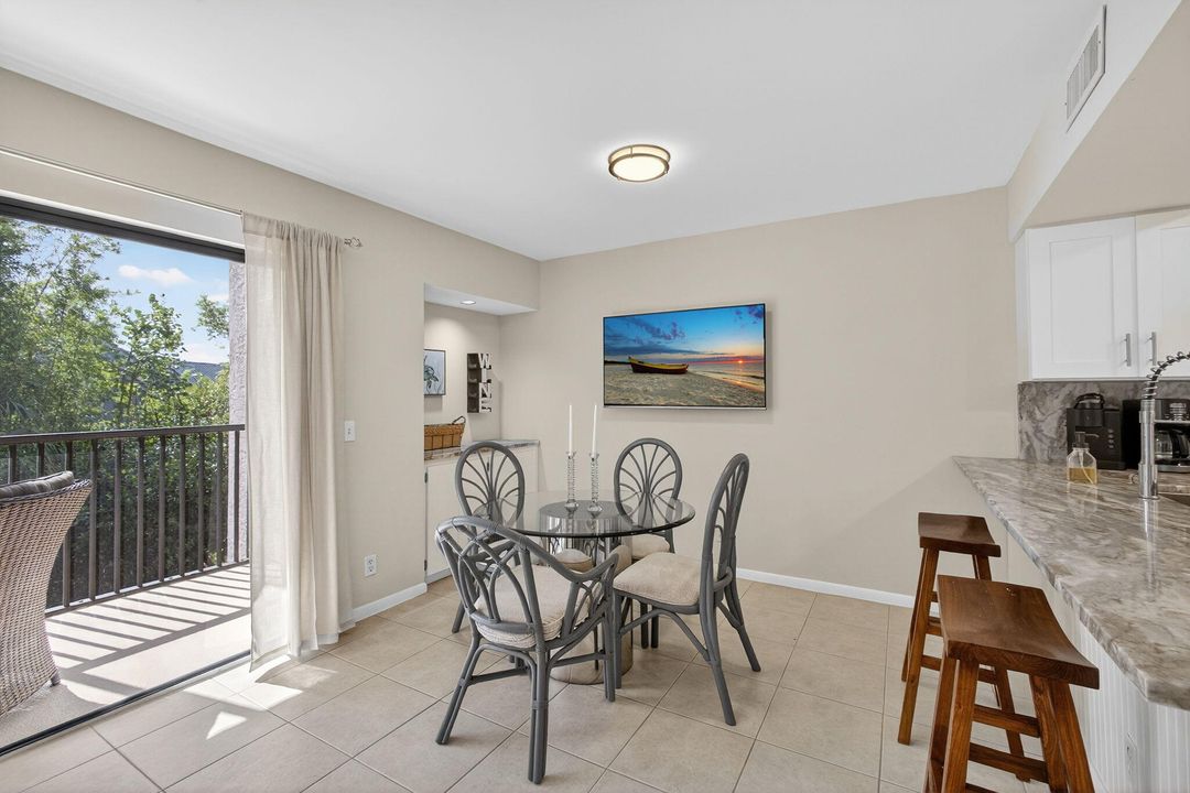 待售: $329,000 (1 贝兹, 1 浴室, 860 平方英尺)