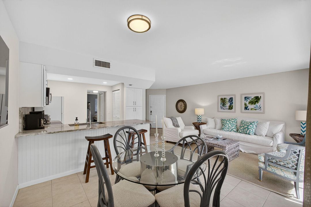 待售: $329,000 (1 贝兹, 1 浴室, 860 平方英尺)