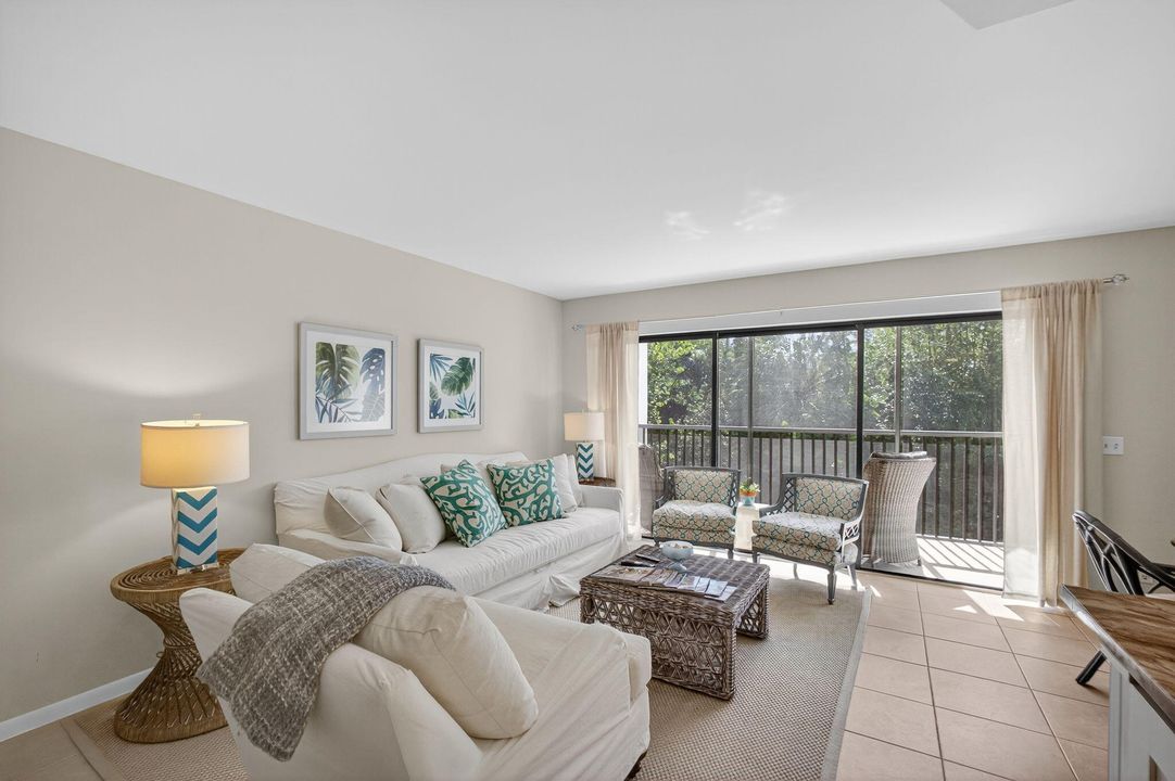 待售: $329,000 (1 贝兹, 1 浴室, 860 平方英尺)