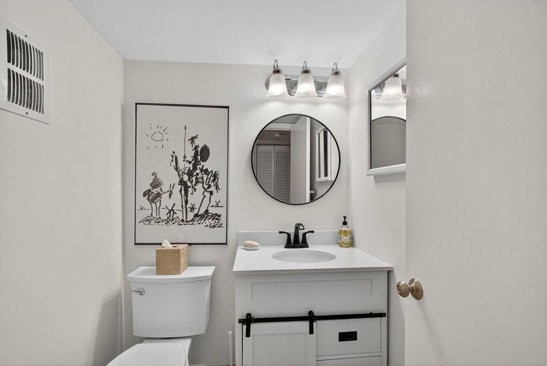 待售: $329,000 (1 贝兹, 1 浴室, 860 平方英尺)