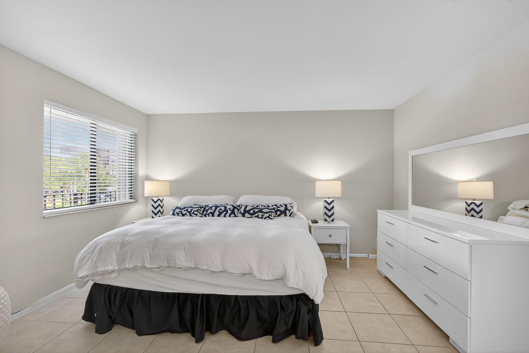 待售: $329,000 (1 贝兹, 1 浴室, 860 平方英尺)