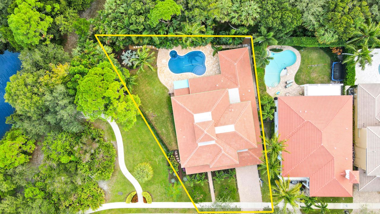 出租: $12,500 (5 贝兹, 4 浴室, 4666 平方英尺)