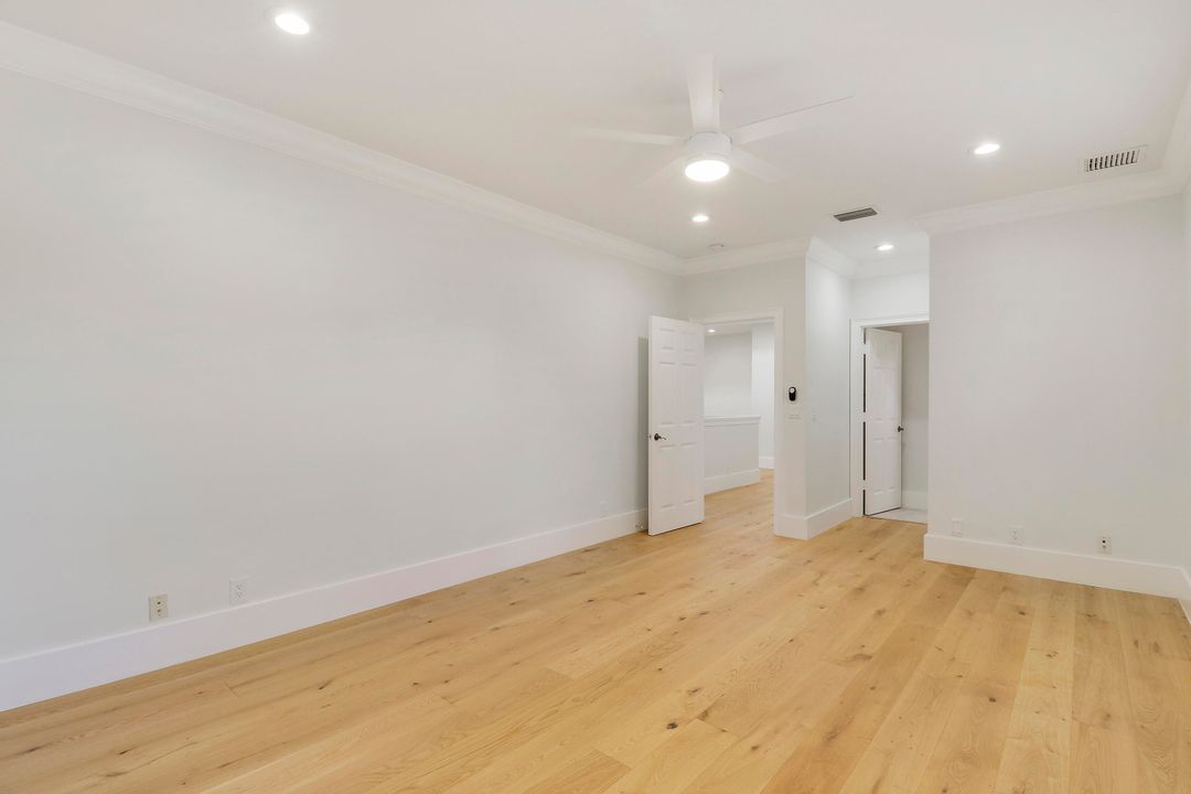 出租: $12,500 (5 贝兹, 4 浴室, 4666 平方英尺)