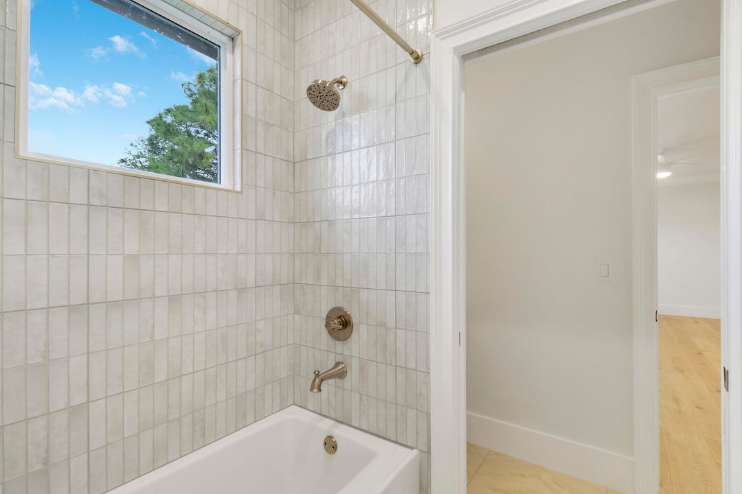 出租: $12,500 (5 贝兹, 4 浴室, 4666 平方英尺)