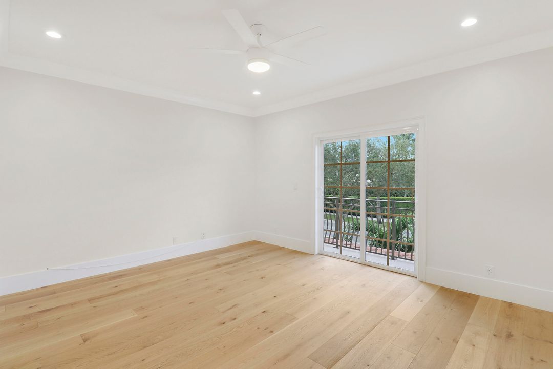 出租: $12,500 (5 贝兹, 4 浴室, 4666 平方英尺)