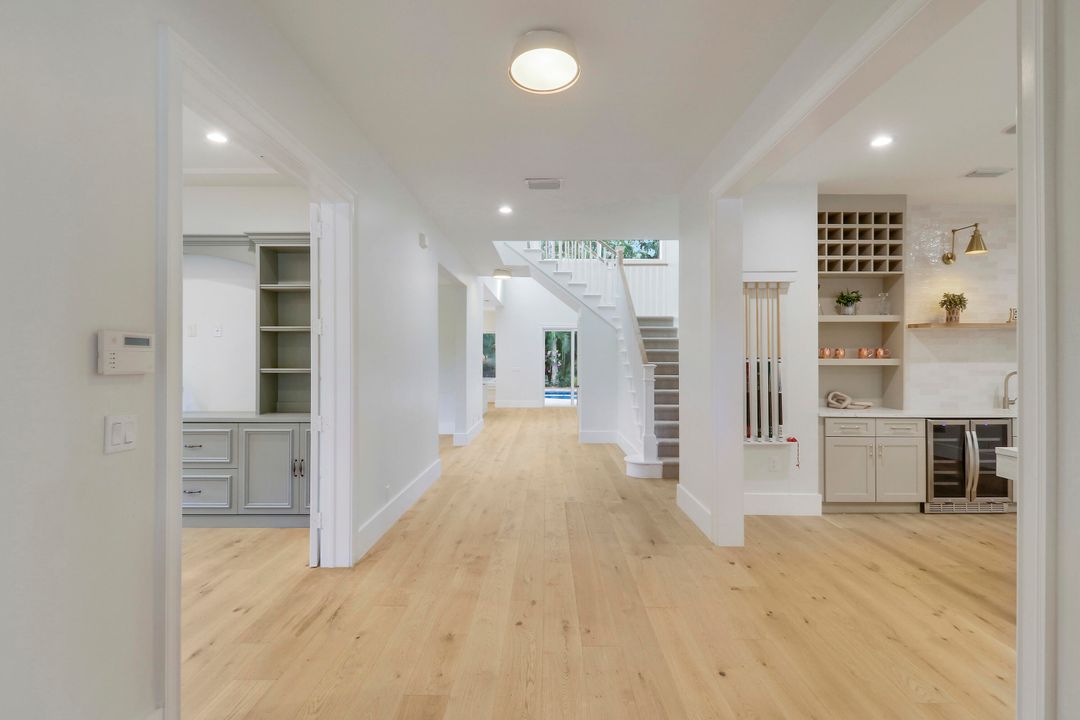 出租: $12,500 (5 贝兹, 4 浴室, 4666 平方英尺)