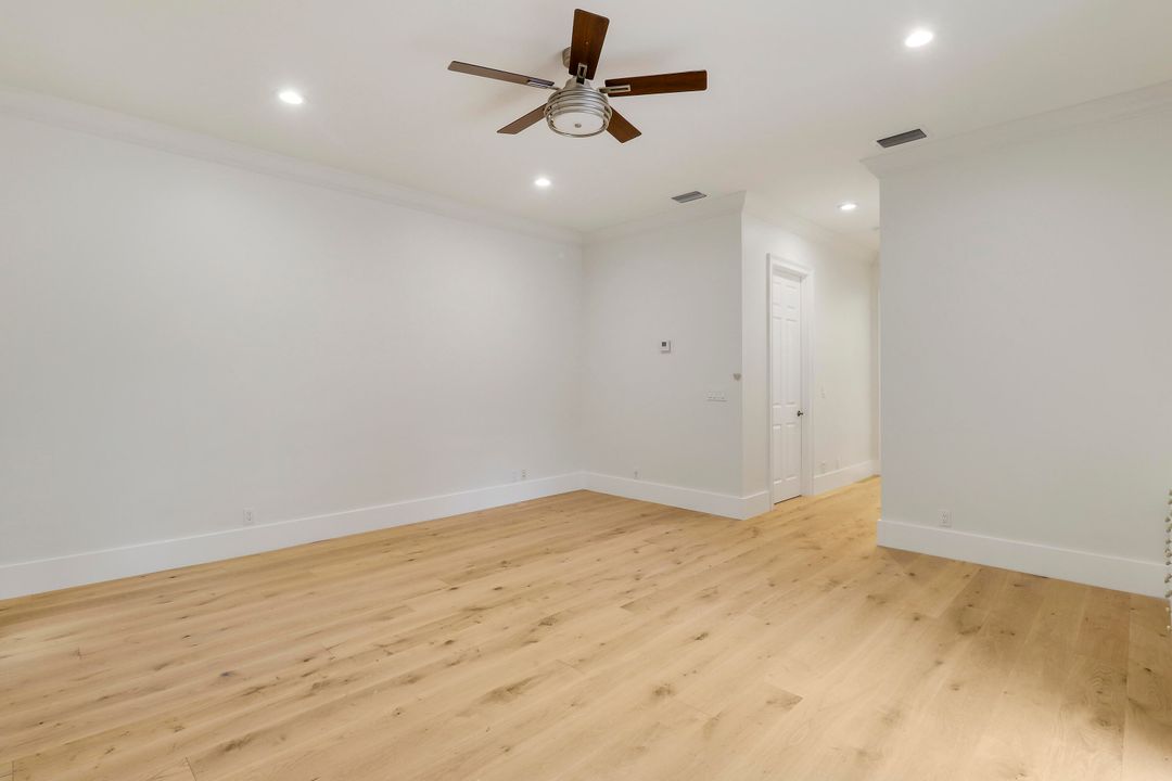 出租: $12,500 (5 贝兹, 4 浴室, 4666 平方英尺)