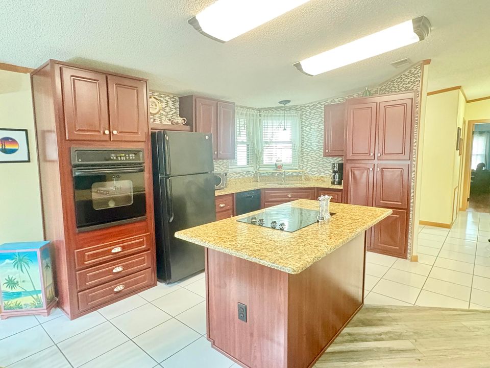 待售: $89,900 (2 贝兹, 2 浴室, 1458 平方英尺)