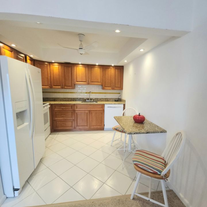 待售: $169,000 (2 贝兹, 2 浴室, 1062 平方英尺)