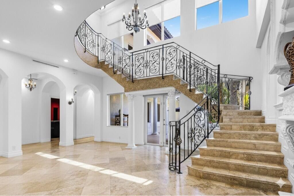 For Sale: $4,950,000 (6 beds, 6 baths, 6708 Square Feet)