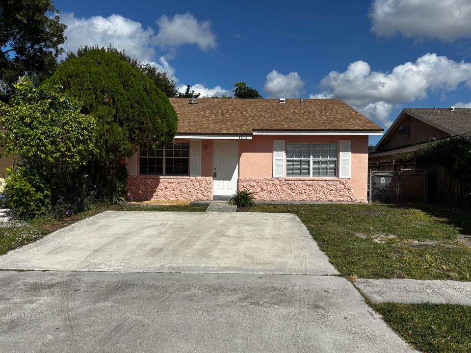 For Rent: $2,300 (2 beds, 2 baths, 1148 Square Feet)