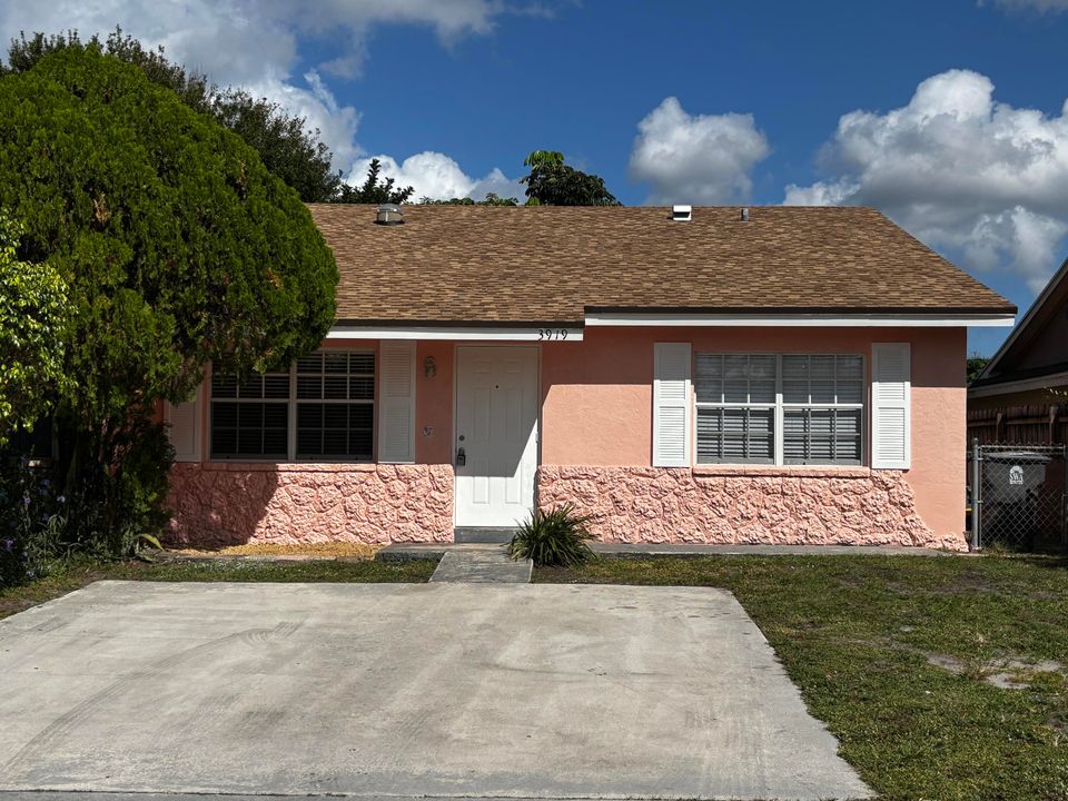 For Rent: $2,300 (2 beds, 2 baths, 1148 Square Feet)