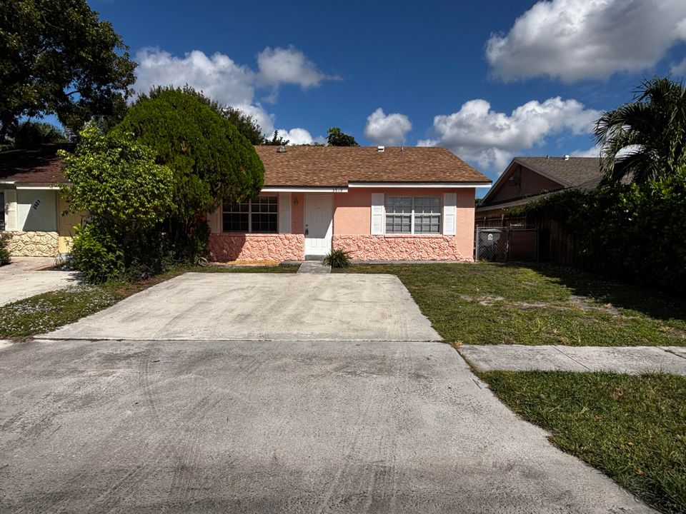 For Rent: $2,300 (2 beds, 2 baths, 1148 Square Feet)