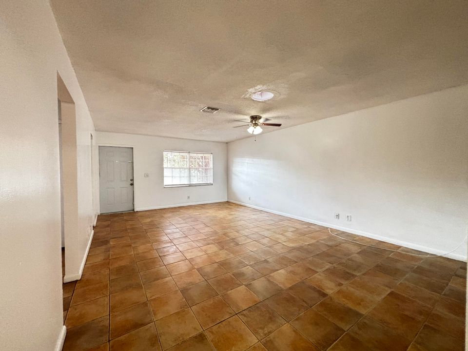 For Rent: $2,300 (2 beds, 2 baths, 1148 Square Feet)