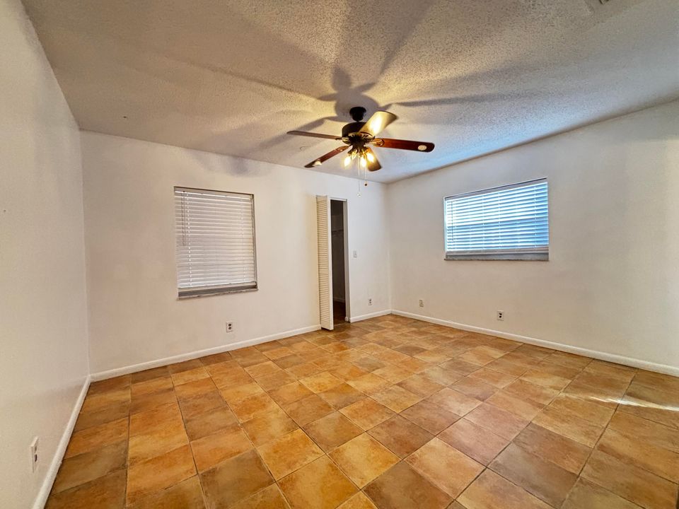 For Rent: $2,300 (2 beds, 2 baths, 1148 Square Feet)